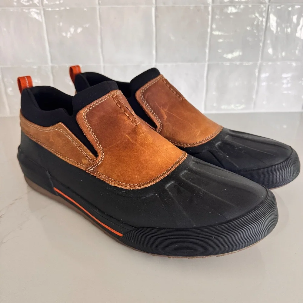 Clarks‎ Bowman Duck Boots Mens 10.5 Brown Leather Waterproof Slip On Low Top